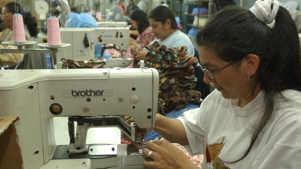 Mujeres encabezan el 40% de los hogares