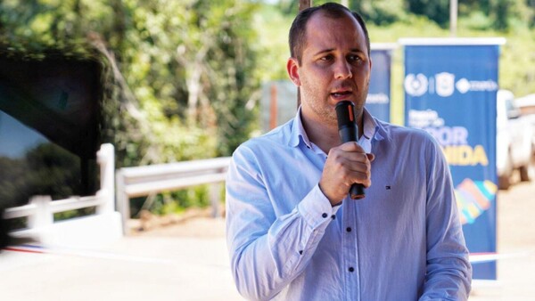 “En la oposición todos quieren ser los actores principales, pero hay que hacer espíritu de cuerpo”