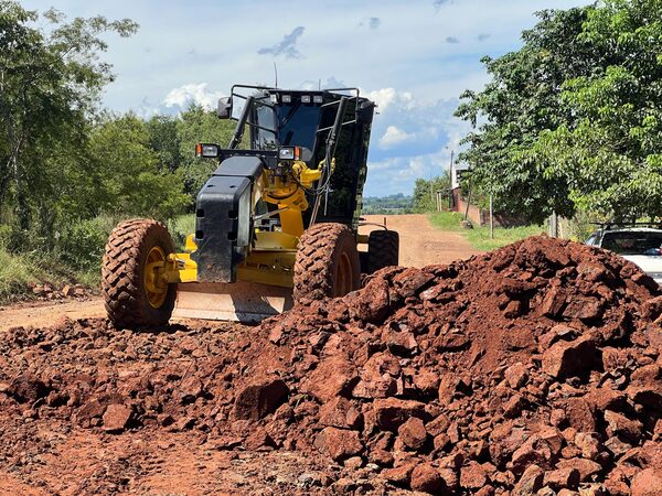 MUNICIPALIDAD DE CAMBYRETÁ AVANZA CON OBRAS VIALES EN BARRIOS