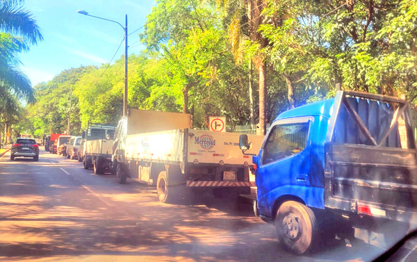 Transportistas denuncian que el Gobierno pretende terminar con despachos menores - La Clave