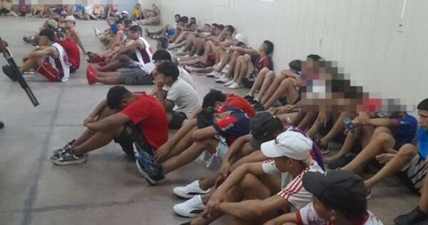 La Nación / Superclásico: reportan 141 detenidos y cuatro policías heridos