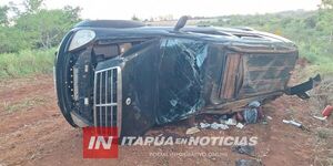 VEHÍCULO VOLCÓ APARATOSAMENTE EN OBLIGADO 