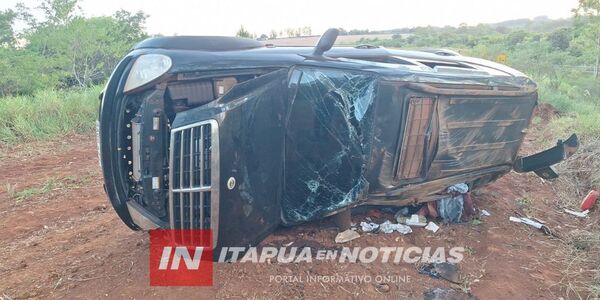 VEHÍCULO VOLCÓ APARATOSAMENTE EN OBLIGADO