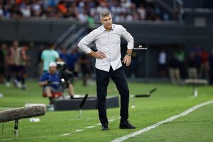 Versus / Martín Palermo extiende su racha de invictos con Olimpia en los superclásicos