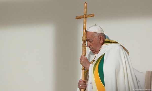 El Vaticano informa de que el papa Francisco “ha pasado una buena noche”