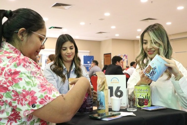 Día de la Mujer Paraguaya: El 39% lidera los hogares y el 55% está ocupada - MarketData