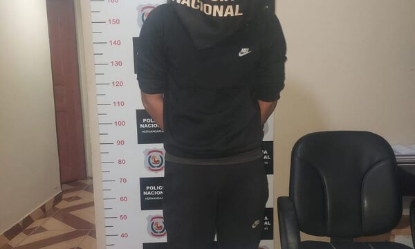 Madre rescata a su hija que era mantenida en cautiverio y su pareja intenta llevarla a la fuerza