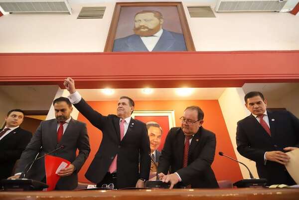 Junta de Gobierno de la ANR  finge “amnesia” en caso chats de Lalo - Política - ABC Color
