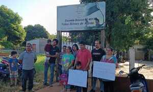 Padres protestan porque escuela no habilita el 7° Grado en Km 12 Acaray