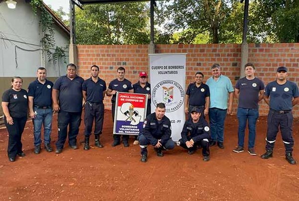 Director ejecutivo de la UPE se reúne con bomberos de Presidente Franco | DIARIO PRIMERA PLANA