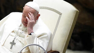 El Papa Francisco sigue en estado crítico y pasó "una buena noche", según el último parte médico
