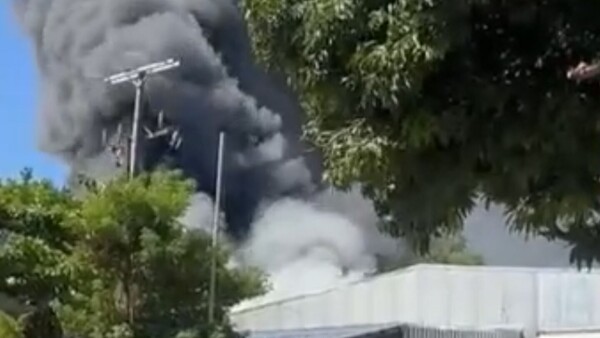 Incendio de gran magnitud afecta a depósito de ropas en Fernando de la Mora