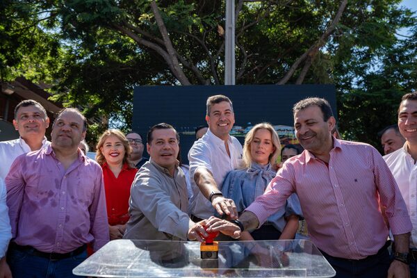 La ANDE inaugura obras de iluminación que benefician a tres barrios de Caaguazú - .::Agencia IP::.