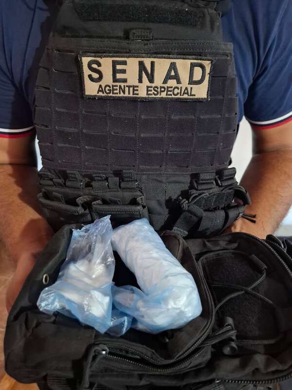 Caaguazú: Delivery arrojó a la calle 61 dosis de cocaína para evitar ser capturado - Policiales - ABC Color