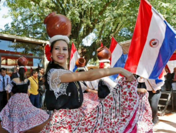Día de la mujer paraguaya: Mujeres lideran casi el 40% de los hogares, según datos del INE