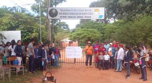 Padres de Escuela Rural en Horqueta No Inician Clases por Falta de Rubros