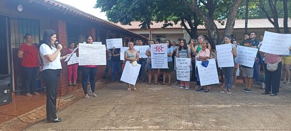 Directora de escuela denunciada por maltrato a alumnos cuenta con el apoyo de los padres - La Clave