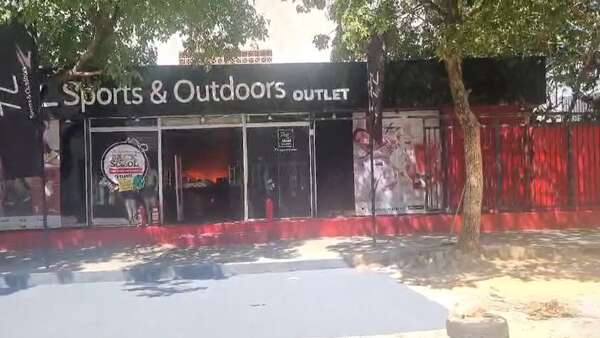 Incendio en Fernando de la Mora: Cercanía con una estación de servicio genera preocupación - ADN Digital