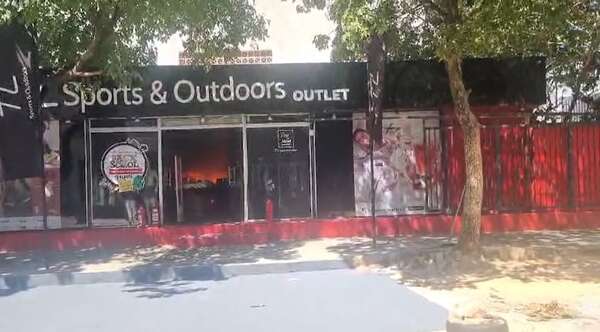 DEPÓSITO TEXTIL SE INCENDIA EN FERNANDO DE LA MORA