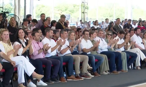 Peña inauguró el Hospital General de Coronel Oviedo