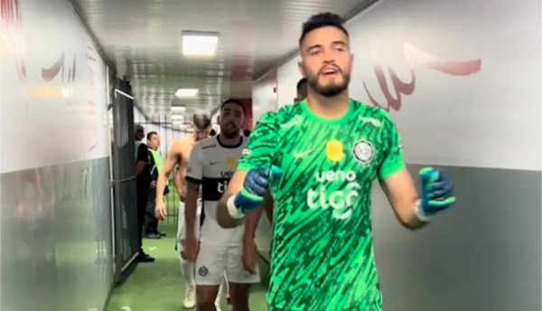 Versus / ¿Los jugadores del Olimpia se burlaron de Roberto "Gatito" Fernández?