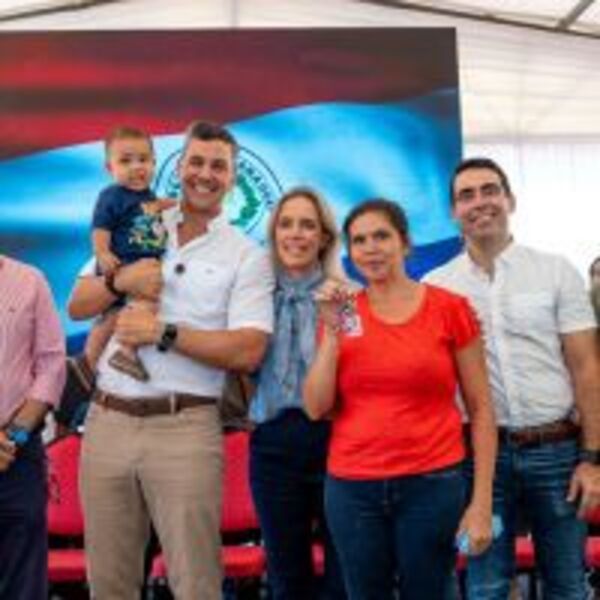 Gobierno del Paraguay celebra la casa entrega de la casa propia a 236 familias en Caaguazú :: Presidencia de la República del Paraguay