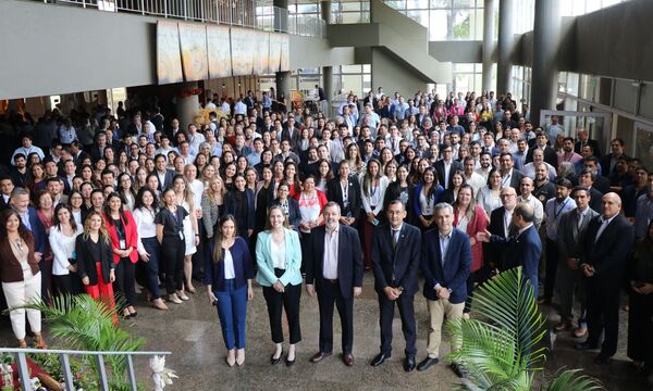 BCP recibe certificación internacional sobre equidad de género, con 44% de mujeres en su plantel - MarketData