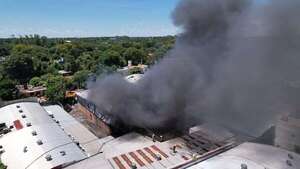 Incendio en depósito de prendas deportivas: suspenden temporalmente el trabajo en oficinas administrativas - Nacionales - ABC Color