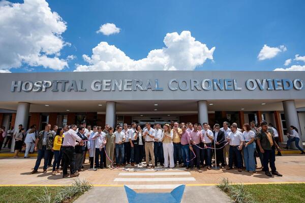 Peña inauguró el Gran Hospital de Coronel Oviedo, referencia en salud pública - El Trueno