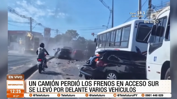 ¡Terrible! Camión perdió los frenos y se llevó por delante varios vehículos