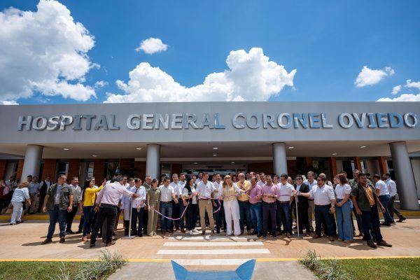 Gobierno inaugura gran hospital de Coronel Oviedo