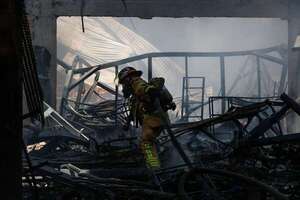 Incendio en depósito de prendas deportivas está “80 % controlado” - Nacionales - ABC Color