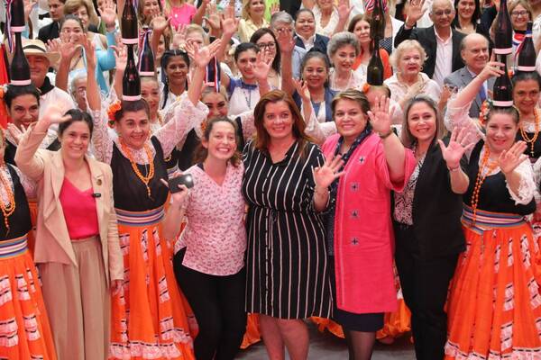 Ministra insta “a sumar y acompañar la construcción de la Patria soñada en unión e igualdad”