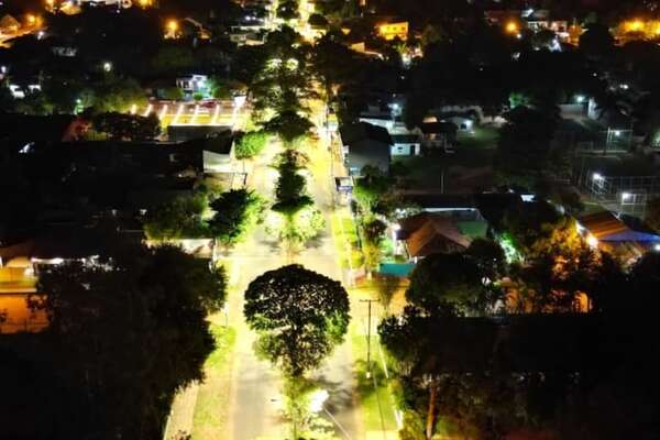 Con presencia de Peña, ANDE inaugura alumbrado público LED en Caaguazú - Economía - ABC Color