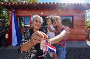 Santiago Peña entrega viviendas sociales en Caaguazú y reafirma compromiso con las familias más humildes - ADN Digital