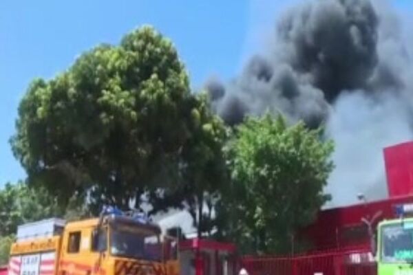 Arde depósito de prendas deportivas en Fernando de la Mora - SNT