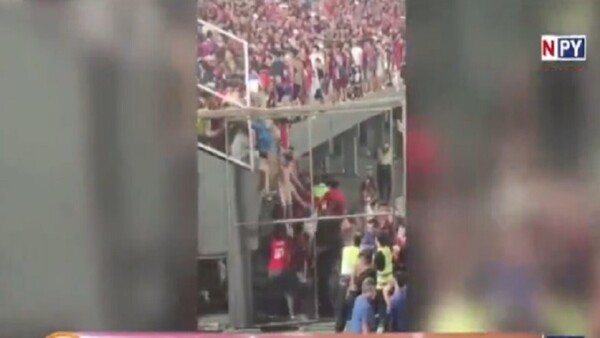 Violentos disturbios en el primer SúperClásico del año dejan 26 heridos