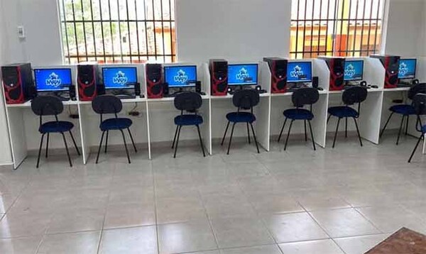 Shopping Mapy dona equipos informáticos a centro educativo de Canindeyú | DIARIO PRIMERA PLANA