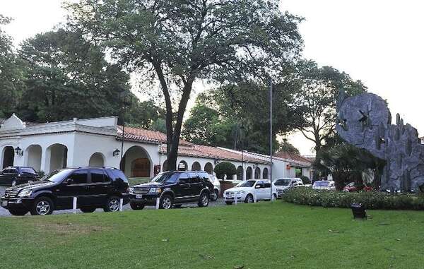 Socios del Club Centenario rechazan solicitud de un empresario por tener “antecedentes de corrupción” - Nacionales - ABC Color