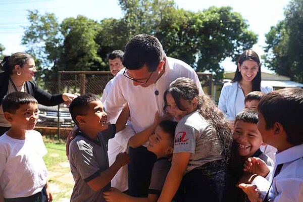 Gobernador “Landy” Torres asegura que la educación es la mejor inversión y será prioridad en el 2025 | DIARIO PRIMERA PLANA
