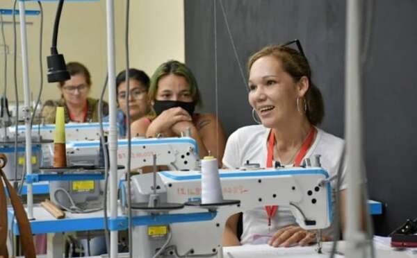 Día de la mujer paraguaya: Destacan avance de la inclusión financiera de mujeres emprendedoras - Economía - ABC Color