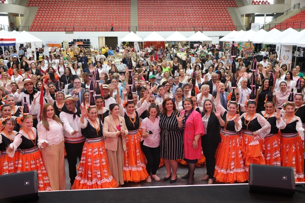 "Mujeres que Hacen": inició expoferia que visibiliza el aporte de las mujeres - .::Agencia IP::.