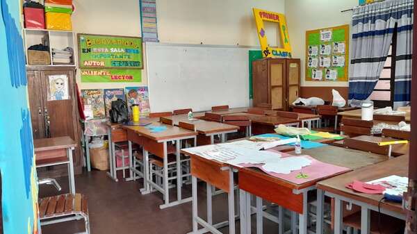 Encarnación: no enviaron a la escuela a sus hijos el primer día de clases porque obras no concluyeron - Nacionales - ABC Color