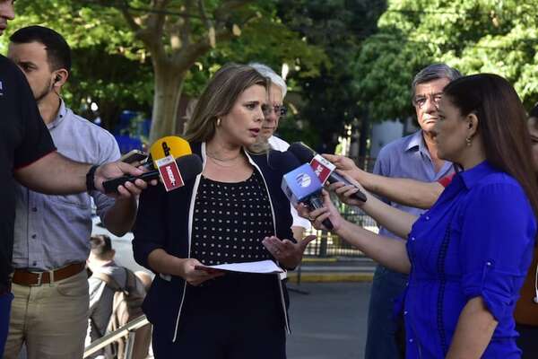 Invitan a Kattya al juramento de Orsi como presidente del Uruguay - Política - ABC Color