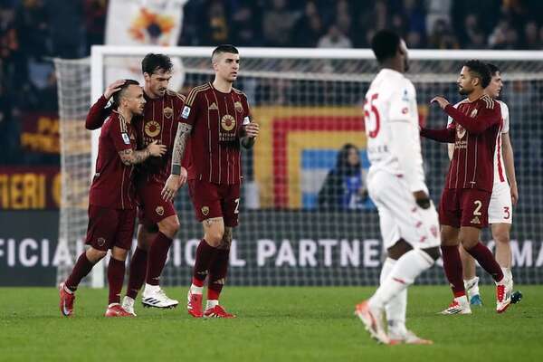 El español Angeliño lidera una cómoda victoria del Roma ante el Monza - Fútbol Internacional - ABC Color