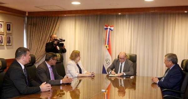 La Nación / Se realizó firma de transferencia de inmueble para la futura sede del Poder Judicial en Limpio