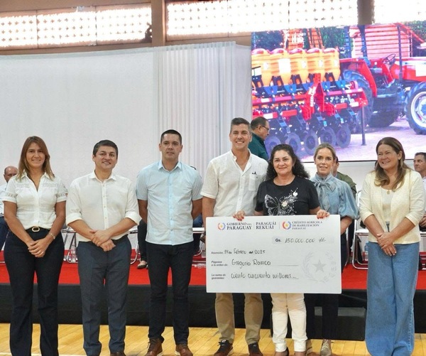El Gobierno entrego materiales agrícolas a productores de Canindeyú • PARAGUAY TV