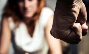 Imputan a conductor de Bolt que golpeó a su pareja