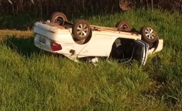 Bache ocasiona aparatoso vuelco sobre la Ruta PY07