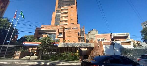 Becarios de Itaipú se manifestarán mañana para exigir “igualdad de condiciones” - Nacionales - ABC Color